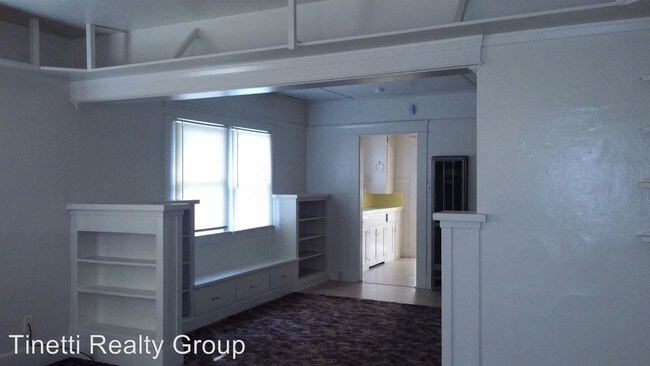 Building Photo - 854 W 22nd St