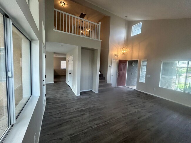 Building Photo - Remodeled Home for Rent in Corona – Sunroo...