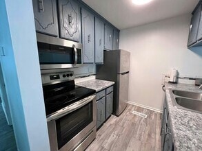 Building Photo - 8850 Jasmine Ln
