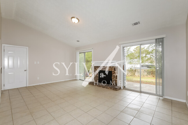 Building Photo - Welcome home to this charming 3 bedroom, 2...