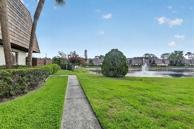 Building Photo - 15317 W Pond Woods Dr
