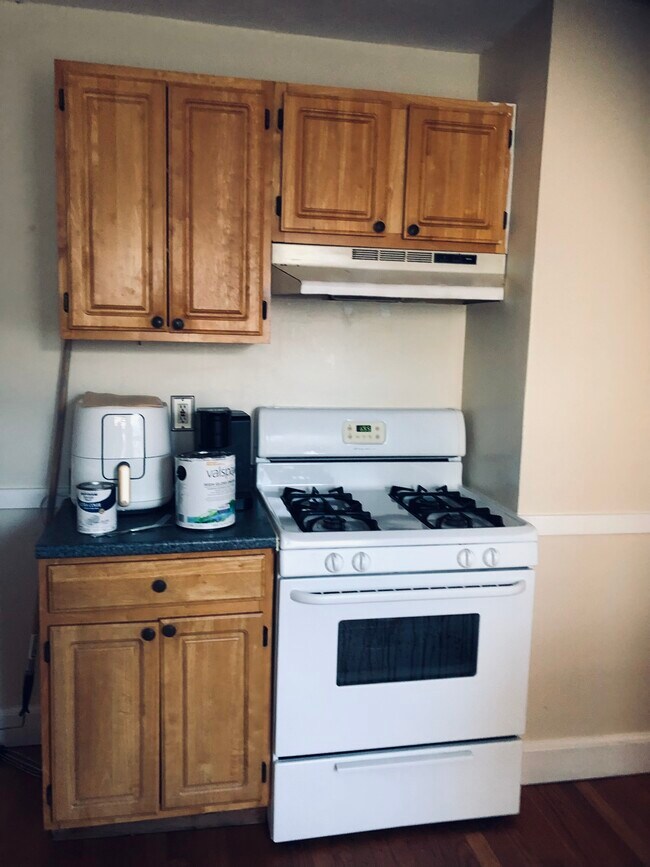 Cocina Izquierda - 53 Germain Ave