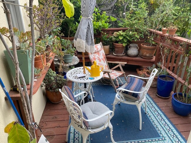 Shared deck - 449 San Vicente Blvd
