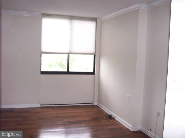 Building Photo - 801 Yale Ave