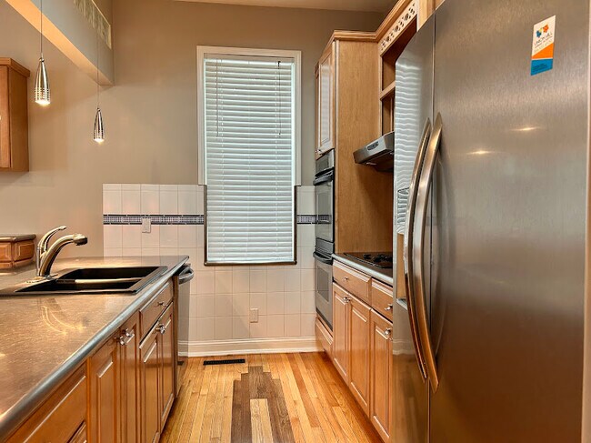 Building Photo - 123 E 29th St