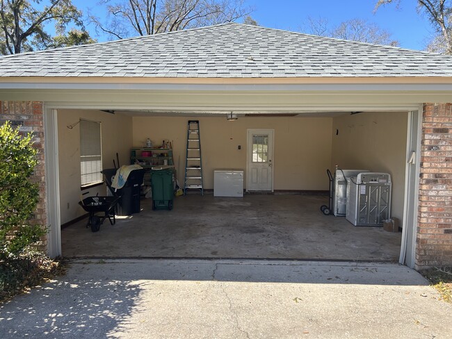 Building Photo - 1520 Avondale Way