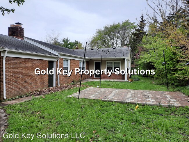 Building Photo - 3 br, 1 bath House - 1210 E 7th Street