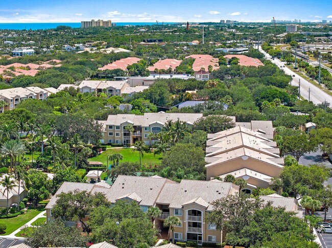 Foto del edificio - 242 Village Blvd
