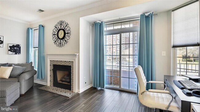 Foto del edificio - 8183 Carnegie Hall Ct