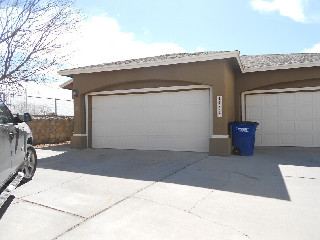Foto principal - 14312 Pancho Gonzalez Ct