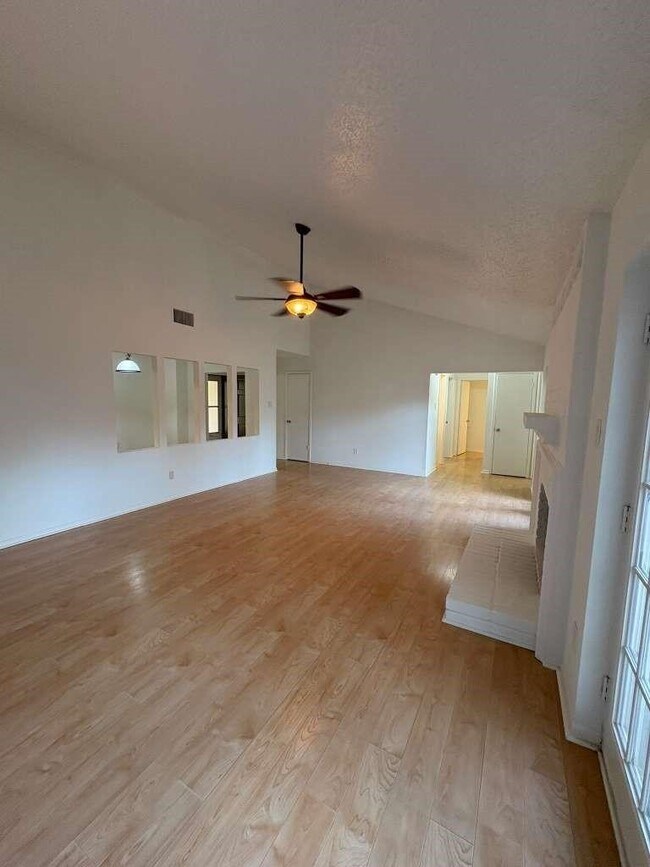 Foto del edificio - 4007 Issacks Way