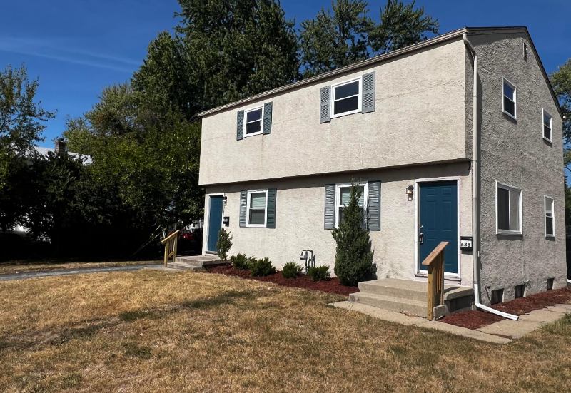 Primary Photo - 586-588-588 Georgian Dr