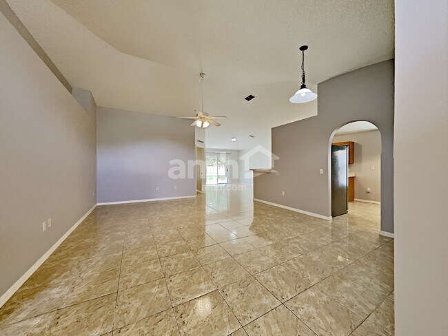 Foto del edificio - 16918 Corner Hill Ct