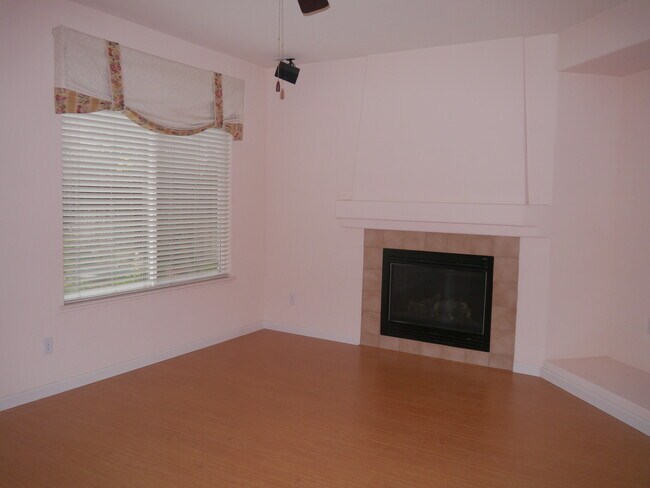 Building Photo - Excellent 2 Story House