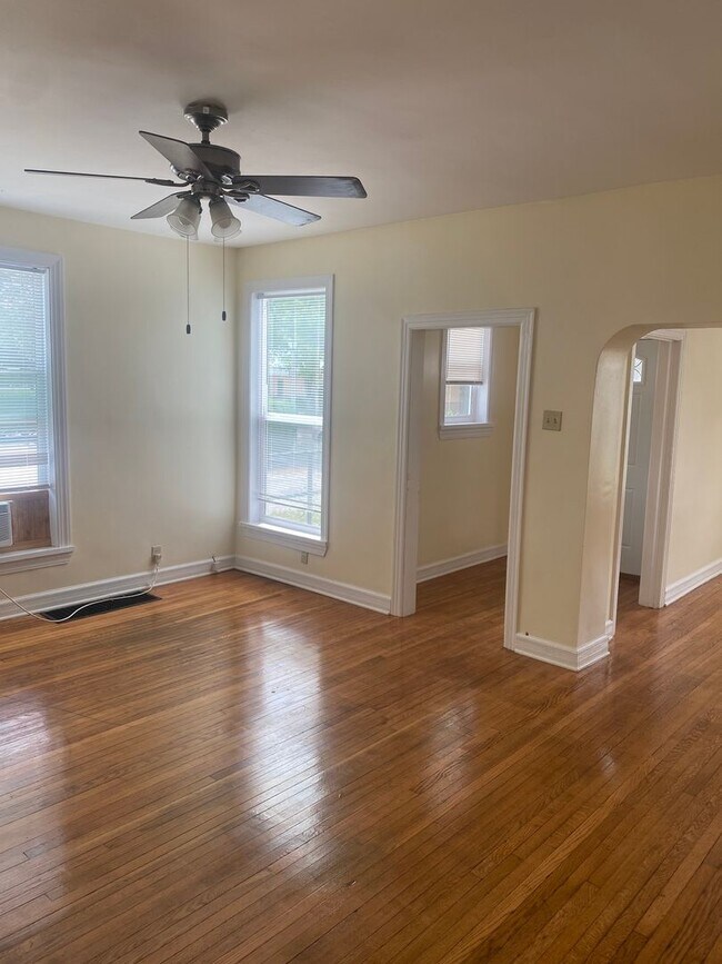 Foto del edificio - 210 N Central Ave