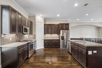 Building Photo - 1105 E 27th St