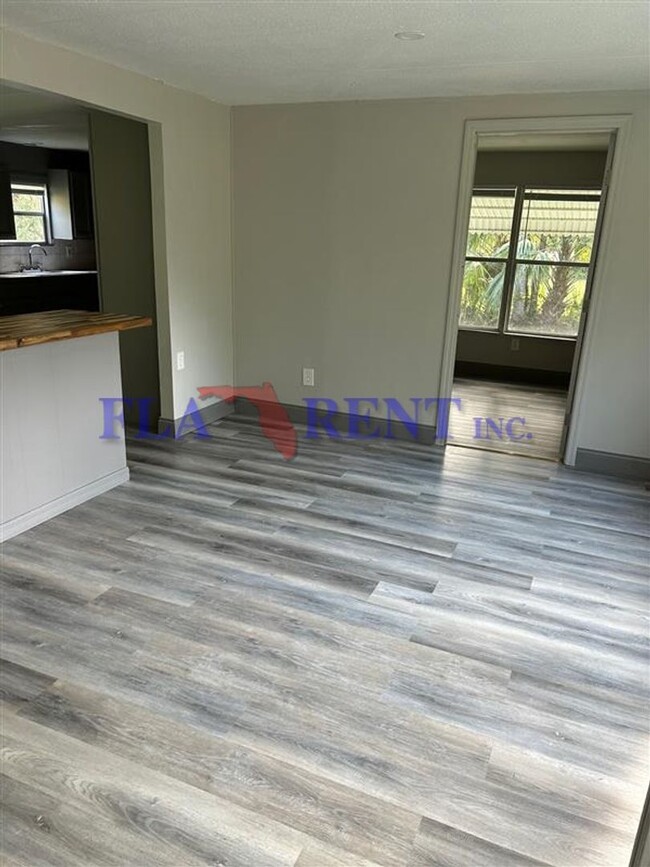 Building Photo - * APPLICATION PENDING. DO NOT APPLY! *    ...