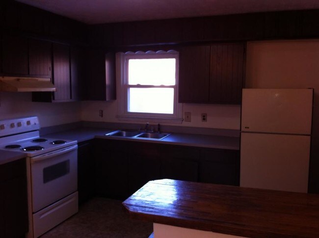 Building Photo - 102 Woodlawn Ct