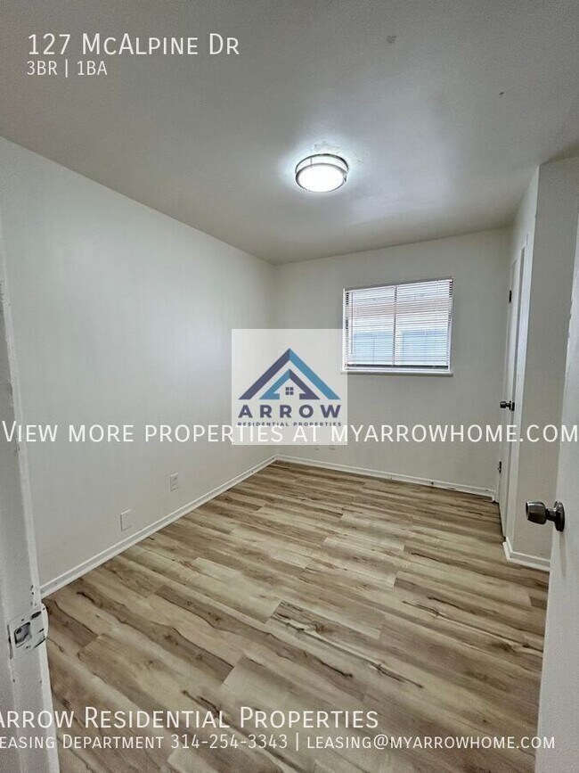 Foto del edificio - 127 McAlpine Dr-