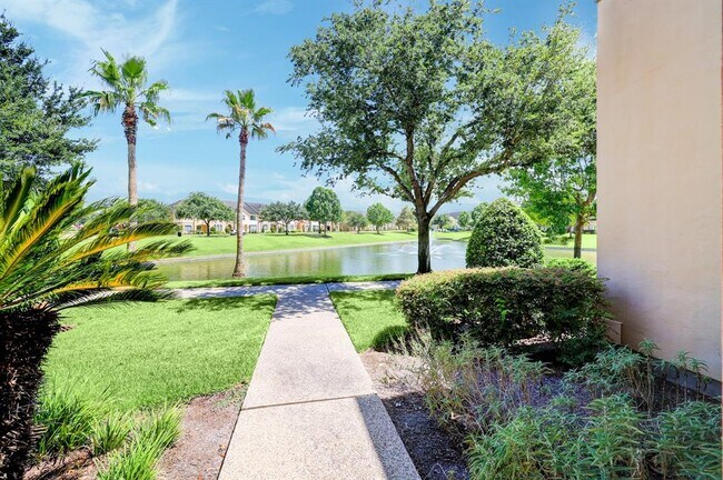 Foto del edificio - 1903 Palm Forest Ln