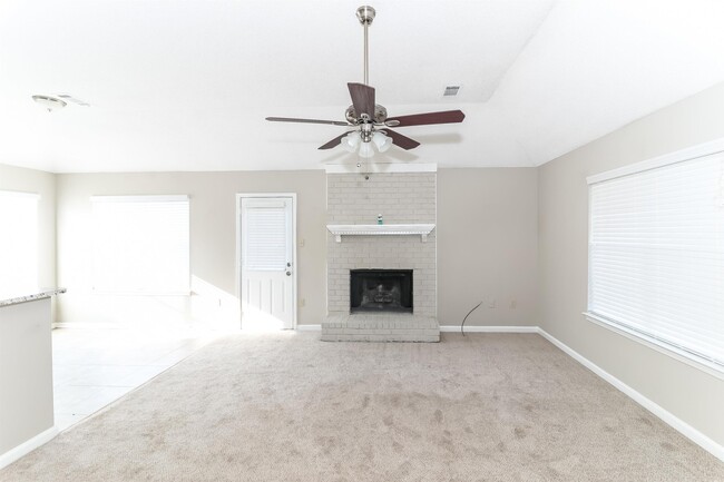 Building Photo - 2501 Country Trail Dr