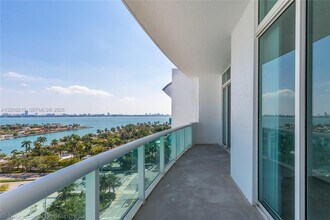 Building Photo - 7900 Harbor Island Dr