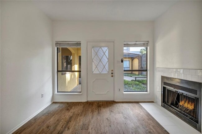 Building Photo - 806 W 24th St