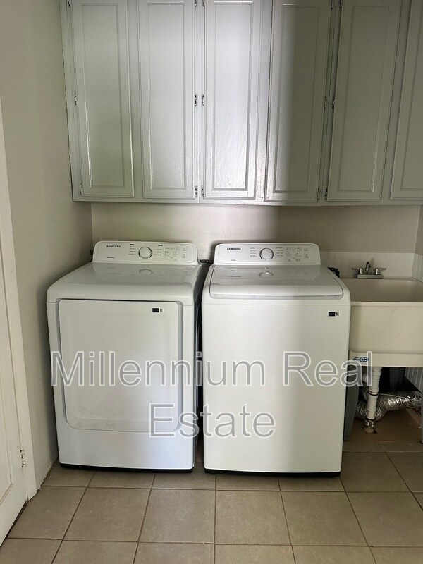 Foto del edificio - 24955 Westmoreland Dr
