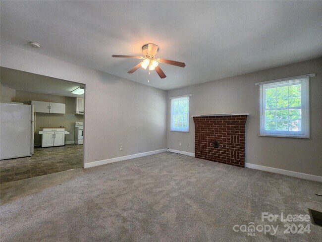 Building Photo - 1410 Central Dr