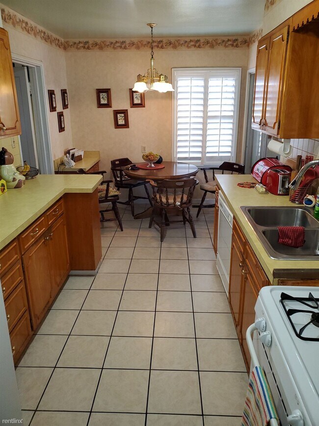 Building Photo - 3 br, 2.5 bath House - 2417 East 24th Street