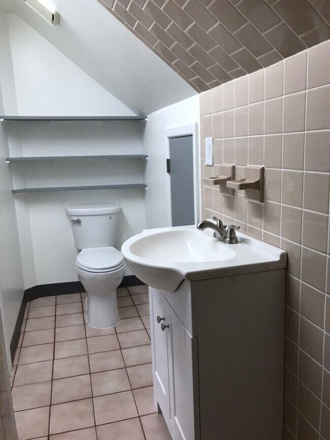 166 Carmita Ave Unit 2, Rutherford, NJ 07070 Room for Rent in