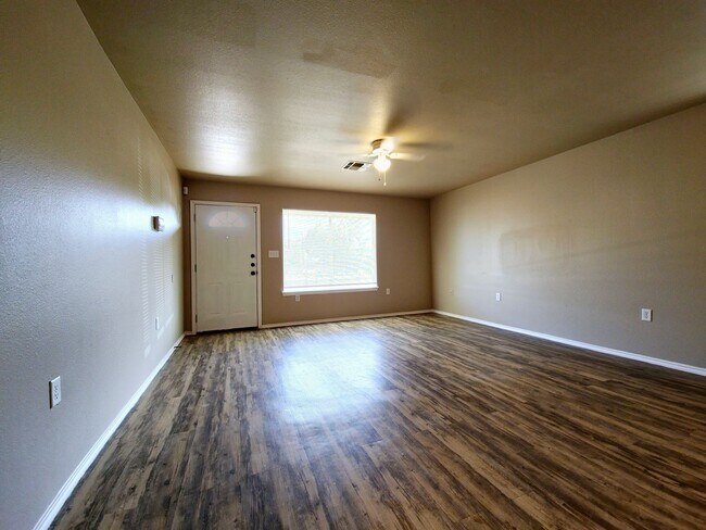 Building Photo - MOVE-IN SPECIAL: Charming 3 Bedroom Home