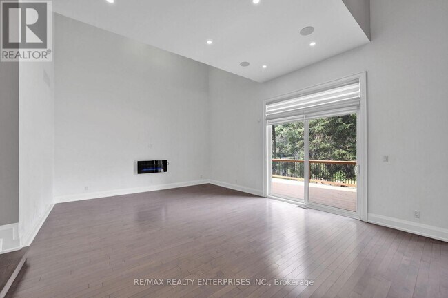 Building Photo - 1233 Lorne Park Rd