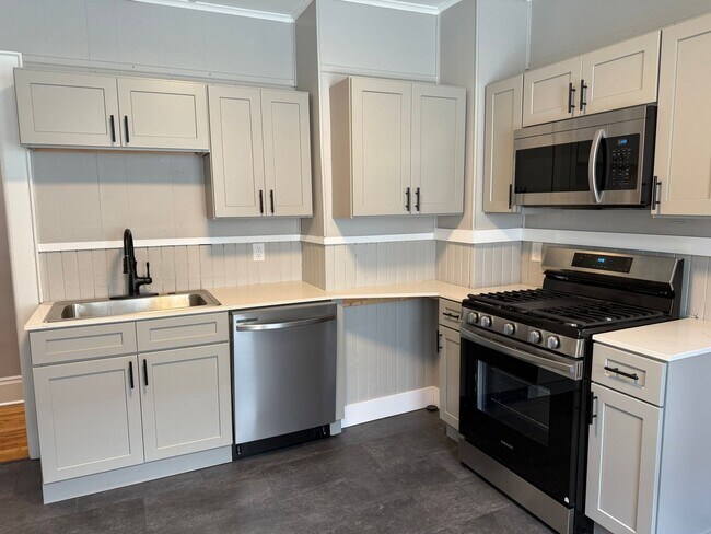 Foto del edificio - 825-827 Westcott Street