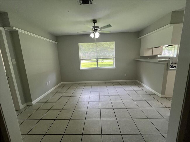 Building Photo - 2402 Fawnwood Ln