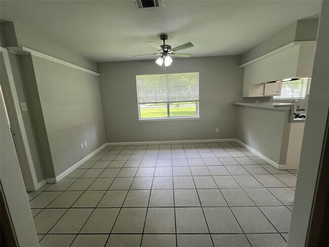 Foto del edificio - 2402 Fawnwood Ln