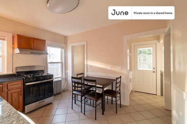 Foto del edificio - Room in Shared 6 bed/2 bath home in Allston