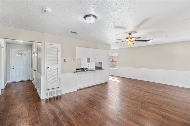 Foto del edificio - 3241 Oak Timber Dr