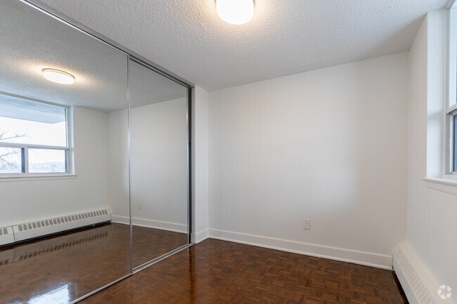 3BR, 1BA - 1,031SF - Bedroom - 145 & 147 Wellington St.