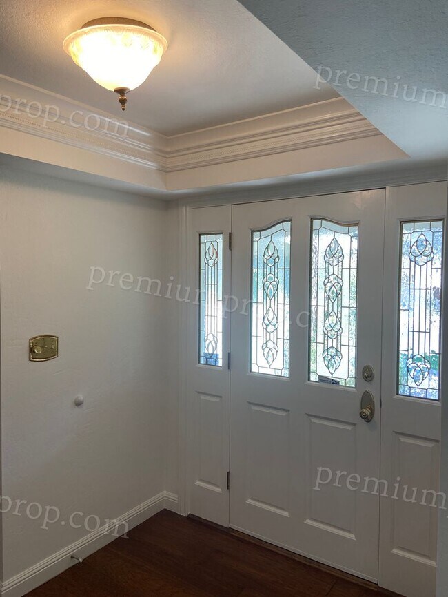 Foto del edificio - Gorgeous Two-Story in the Desired Livorna ...