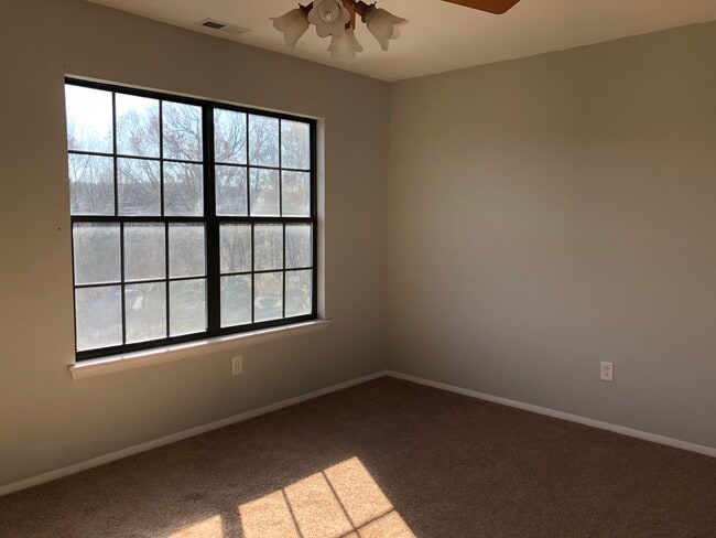 bedroom 2 - 56 Beacon Hill Rd