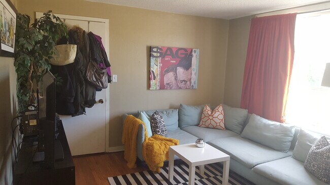 Building Photo - 478 Herschel St