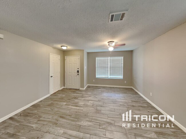 Building Photo - 210 Vivian Dr