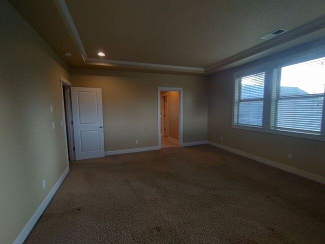 Building Photo - Stunning Renaissance Home, 5 bedroom 3 ful...