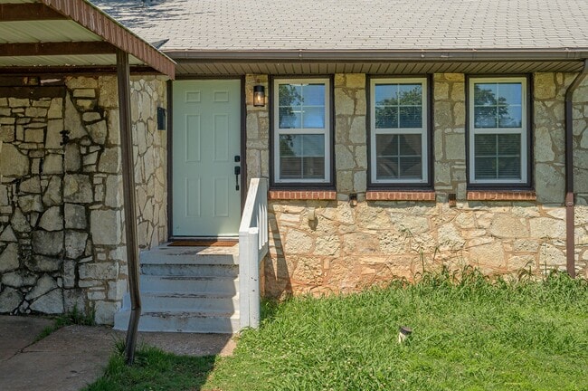 Photo - 713 NE 34th Terrace House