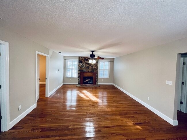 Building Photo - 273 Hollywood Forest Dr