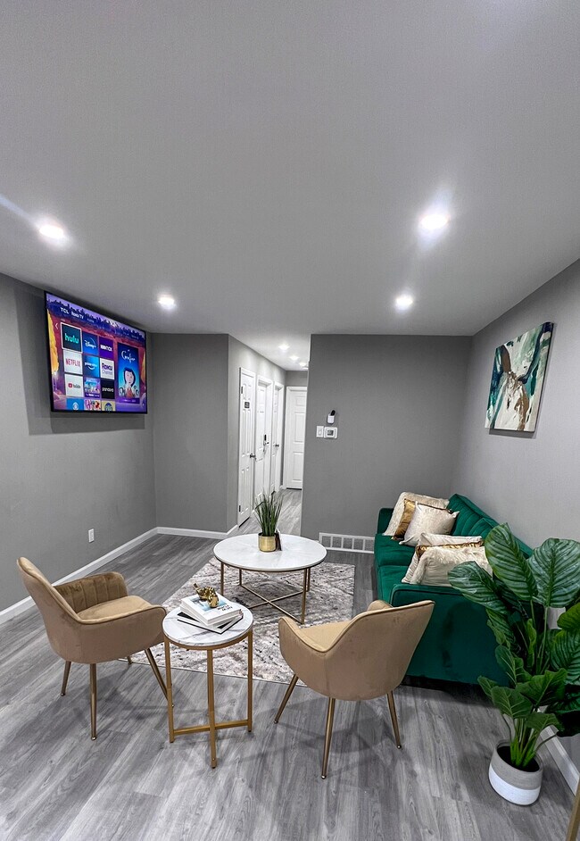 Building Photo - 5392 Oxford Ave