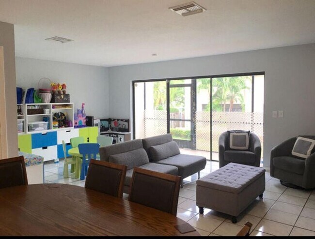 Foto del edificio - 1679 NW 15th Vista