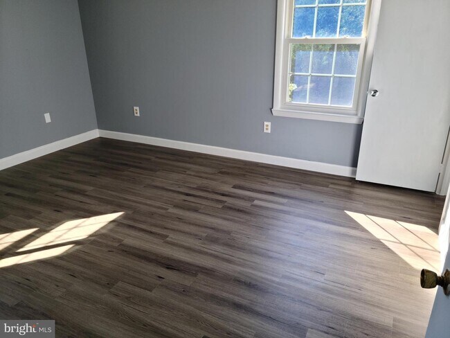 Building Photo - 219 Wintergreen Ln