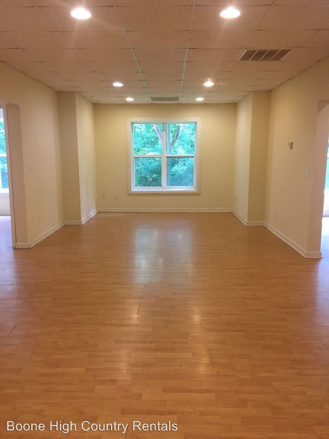 Foto del edificio - 198 Knowles Haven Ln